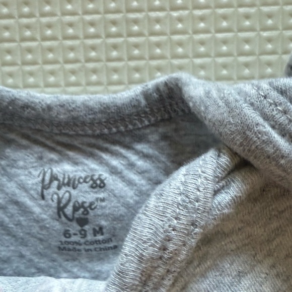 Carters|Baby girl outfit,Gray textured long sleeve w LOVE floral design & jeans• - Picture 5 of 5